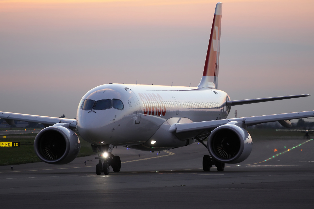 HB-JCF (Aircraft » EPWA Spotting » Airbus A220-300 » Swiss International Air Lines)