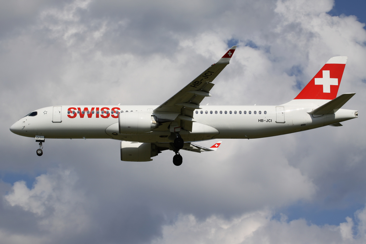 HB-JCI (Aircraft » EPWA Spotting » Airbus A220-300 » Swiss International Air Lines)