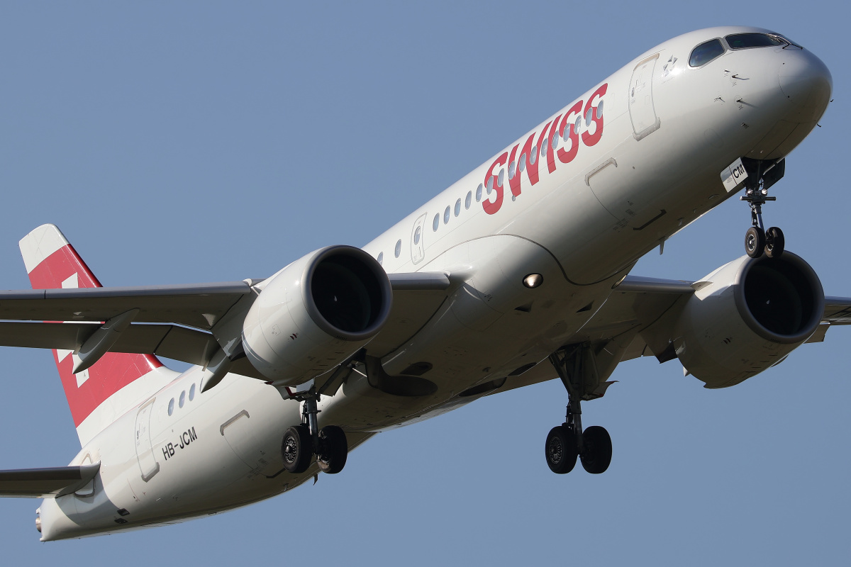 HB-JCM (Aircraft » EPWA Spotting » Airbus A220-300 » Swiss International Air Lines)