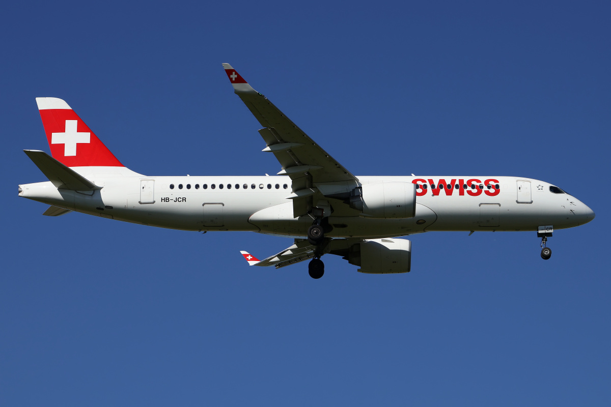 HB-JCR (Aircraft » EPWA Spotting » Airbus A220-300 » Swiss International Air Lines)