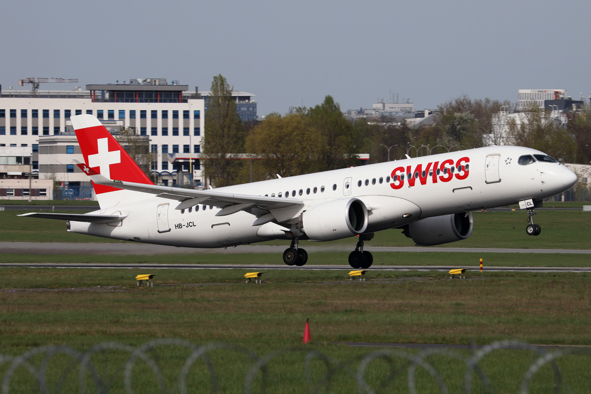 HB-JCL (Aircraft » EPWA Spotting » Airbus A220-300 » Swiss International Air Lines)