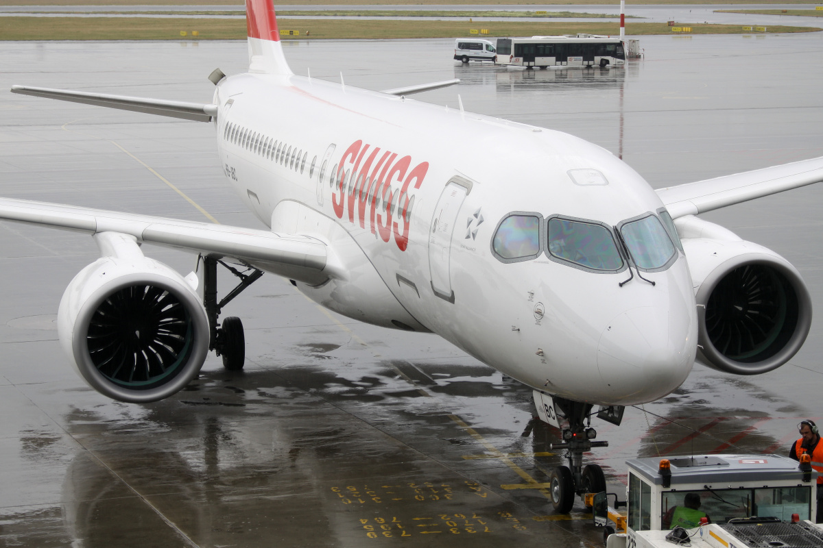 HB-JBC (Aircraft » EPWA Spotting » Airbus A220-100 » Swiss International Air Lines)