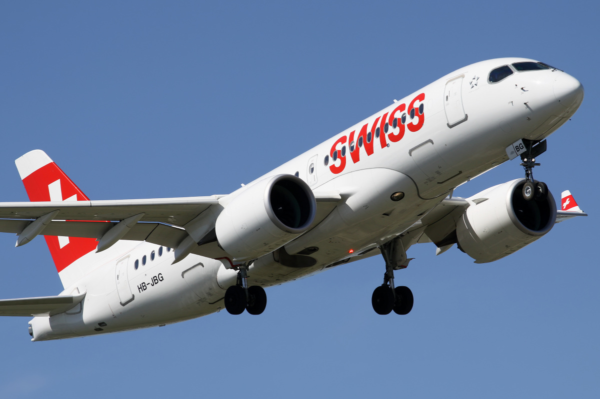 HB-JBG (Aircraft » EPWA Spotting » Airbus A220-100 » Swiss International Air Lines)