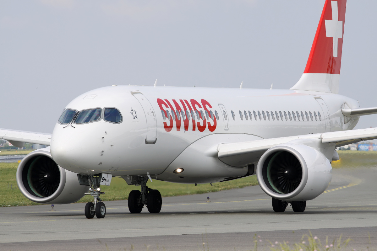 HB-JBH (Aircraft » EPWA Spotting » Airbus A220-100 » Swiss International Air Lines)