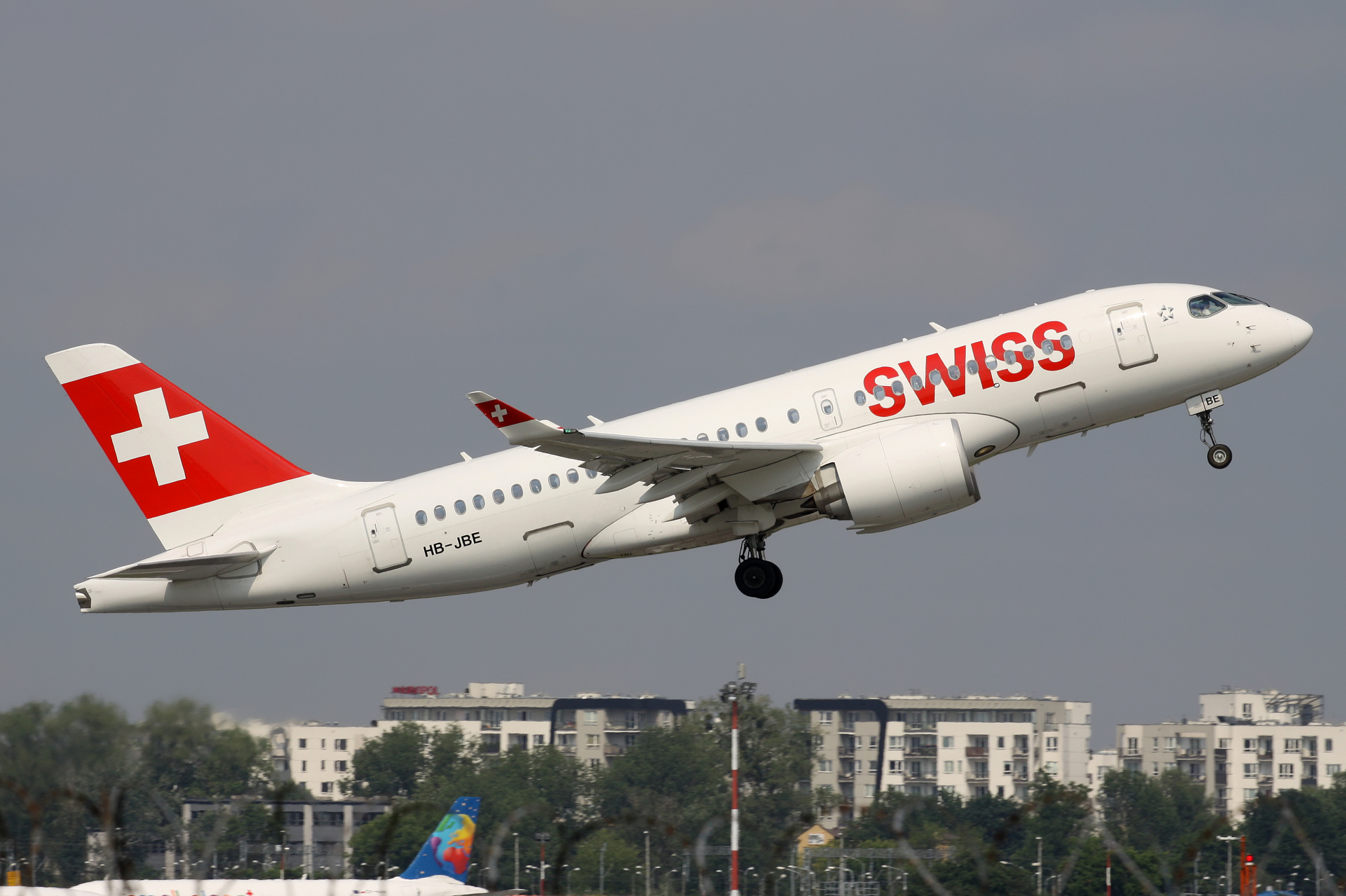HB-JBE (Samoloty » Spotting na EPWA » Airbus A220-100 » Swiss International Air Lines)