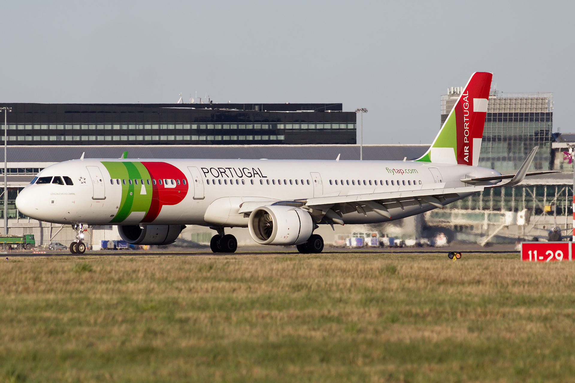 CS-TJJ (Aircraft » EPWA Spotting » Airbus A321neo » TAP Air Portugal)