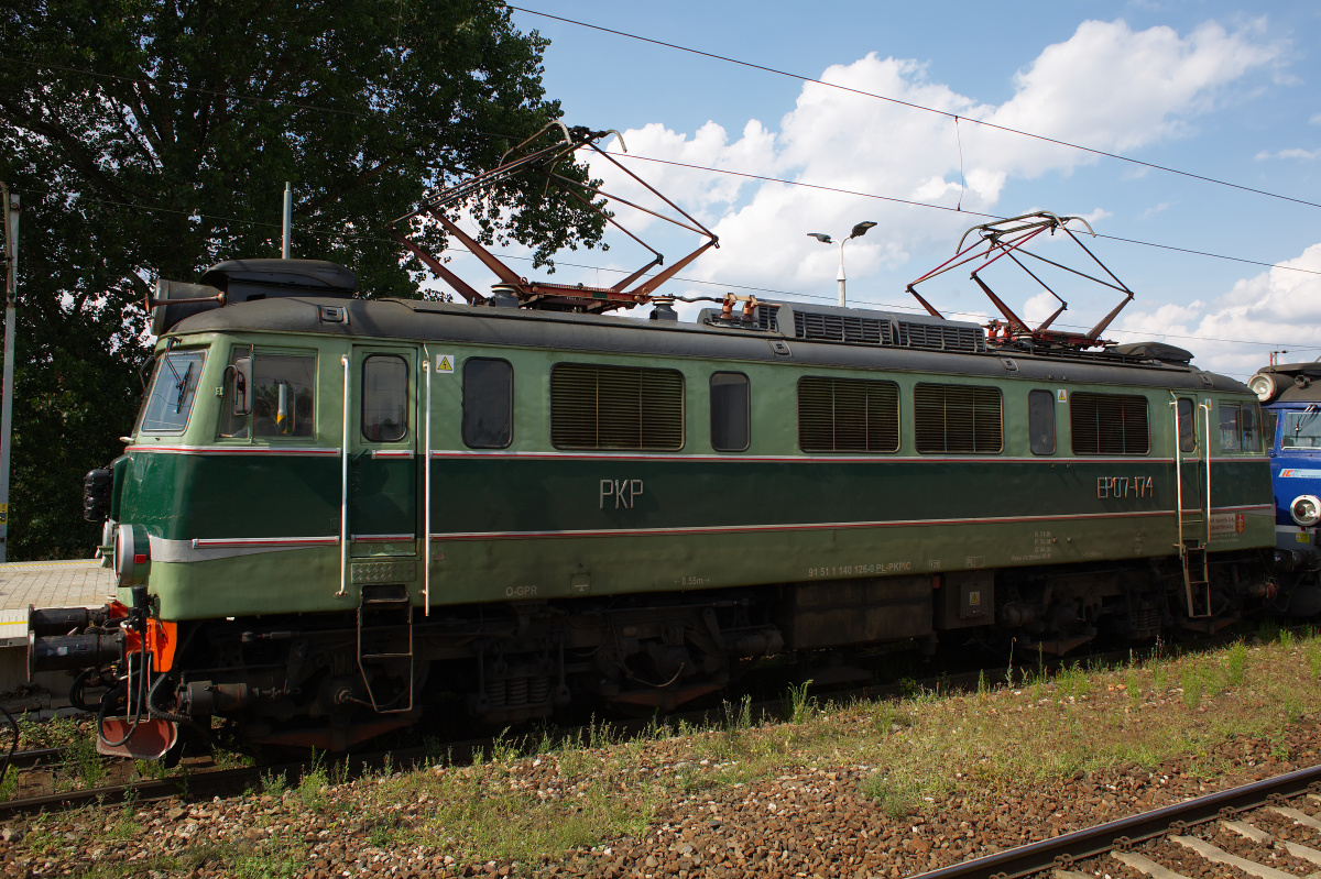 EP07-174, PKP Intercity (new retro livery)
