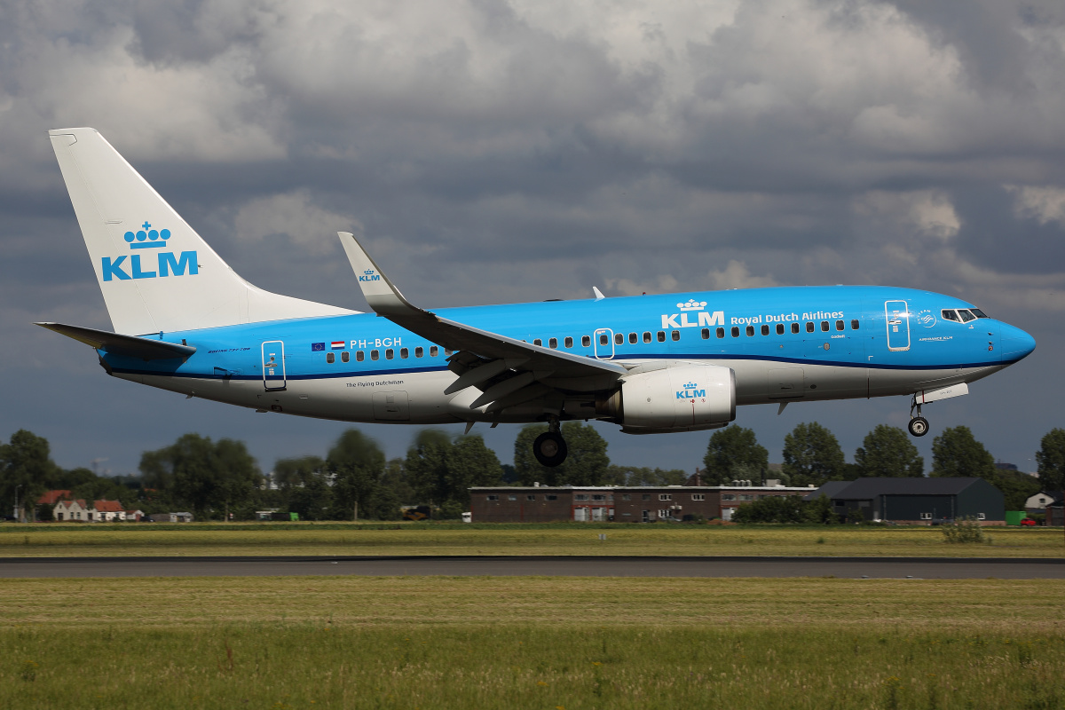 PH-BGH, KLM Royal Dutch Airlines (Samoloty » Spotting na Schiphol » Boeing 737-700)