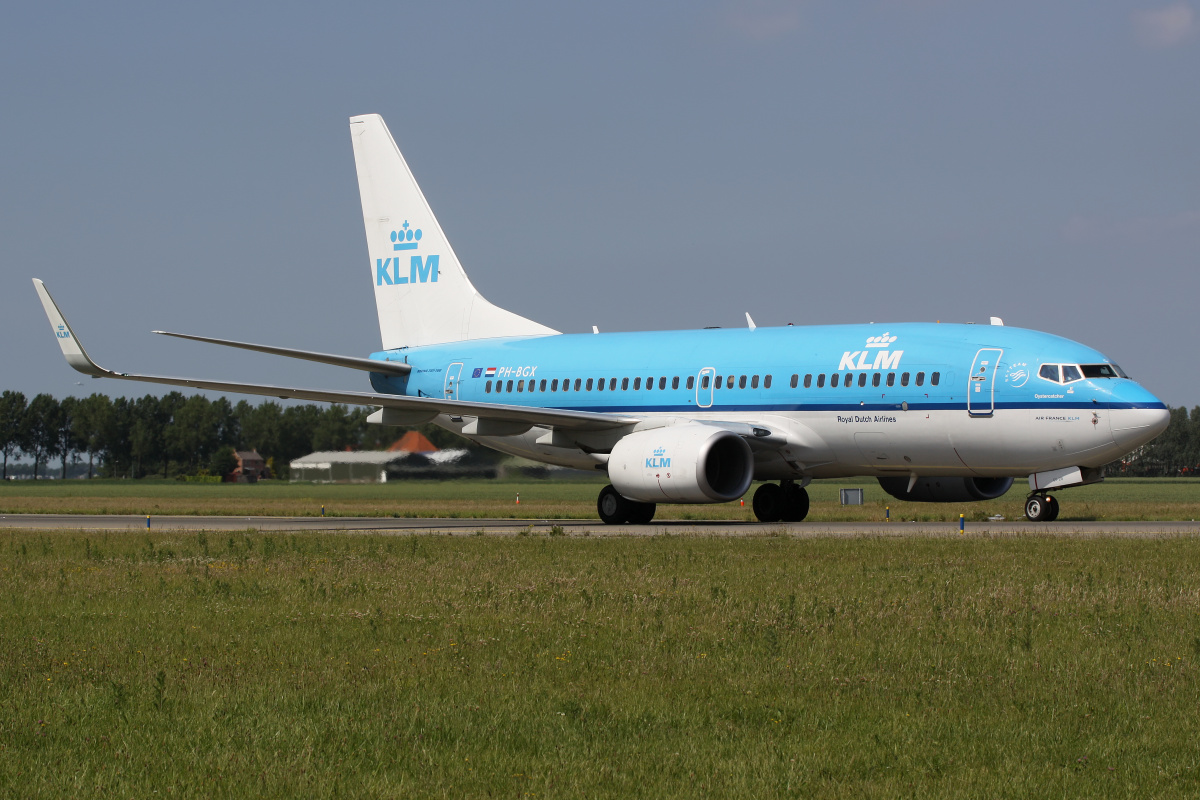 PH-BGX, KLM Royal Dutch Airlines (Samoloty » Spotting na Schiphol » Boeing 737-700)