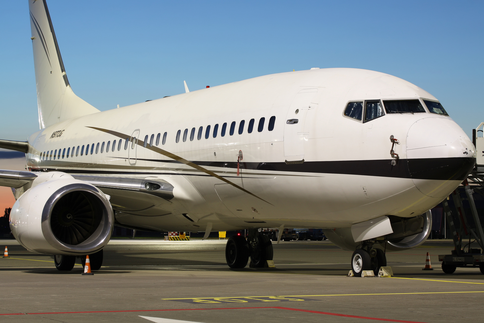 BBJ, N977JG, private (Aircraft » Schiphol Spotting » Boeing 737-700)