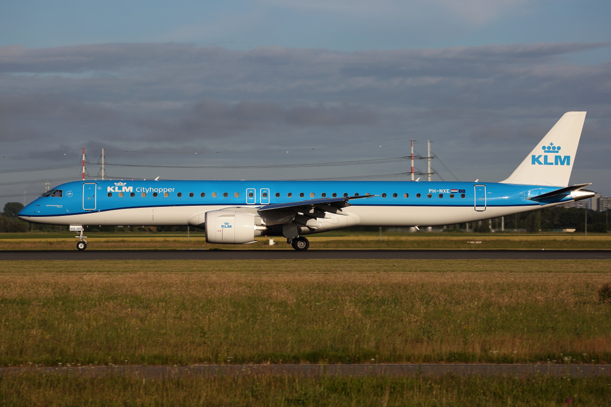 PH-NXE (Samoloty » Spotting na Schiphol » Embraer E195-E2 » KLM Cityhopper)