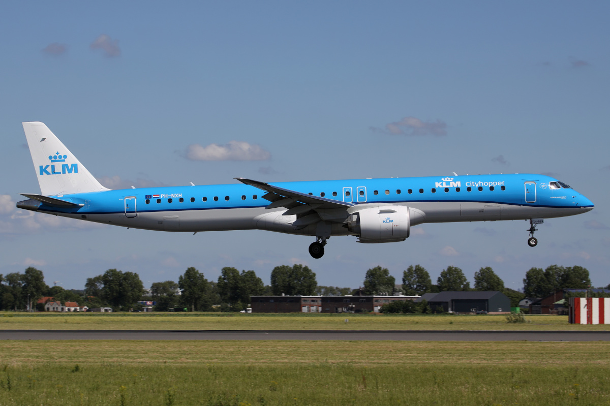 PH-NXH (Aircraft » Schiphol Spotting » Embraer E195-E2 » KLM Cityhopper)