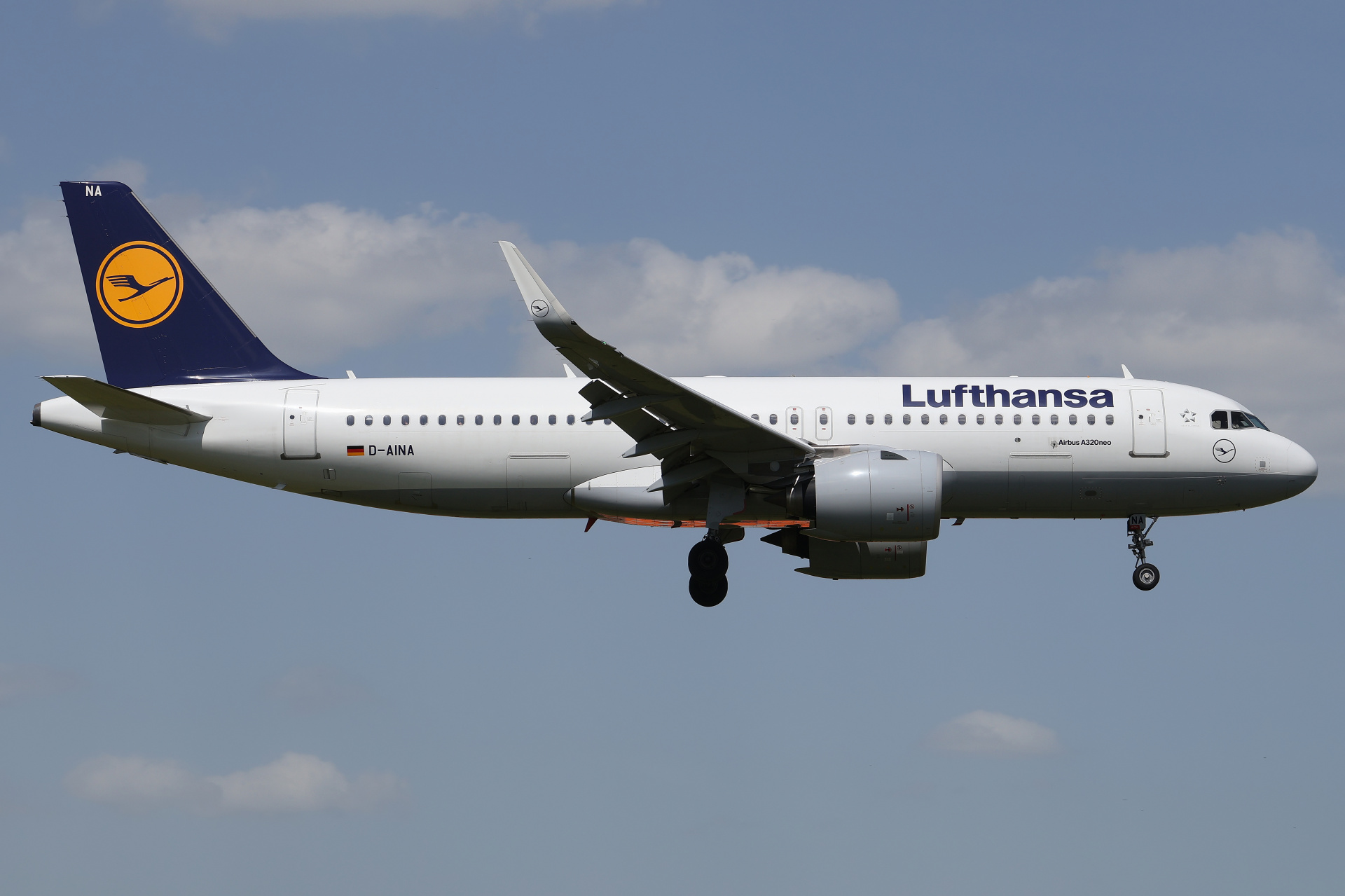 D-AINA (Aircraft » EPWA Spotting » Airbus A320neo » Lufthansa)