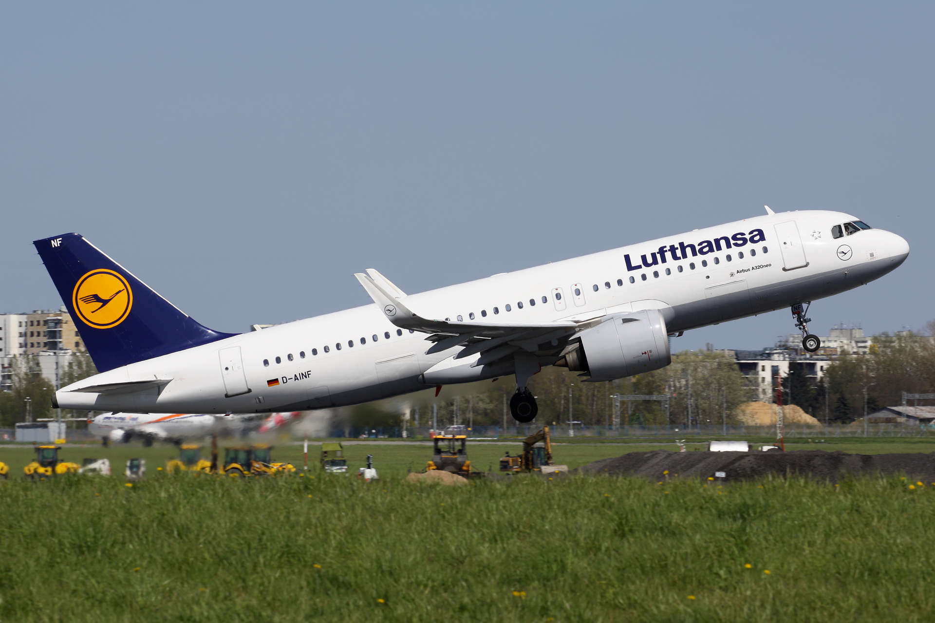 D-AINF (Samoloty » Spotting na EPWA » Airbus A320neo » Lufthansa)