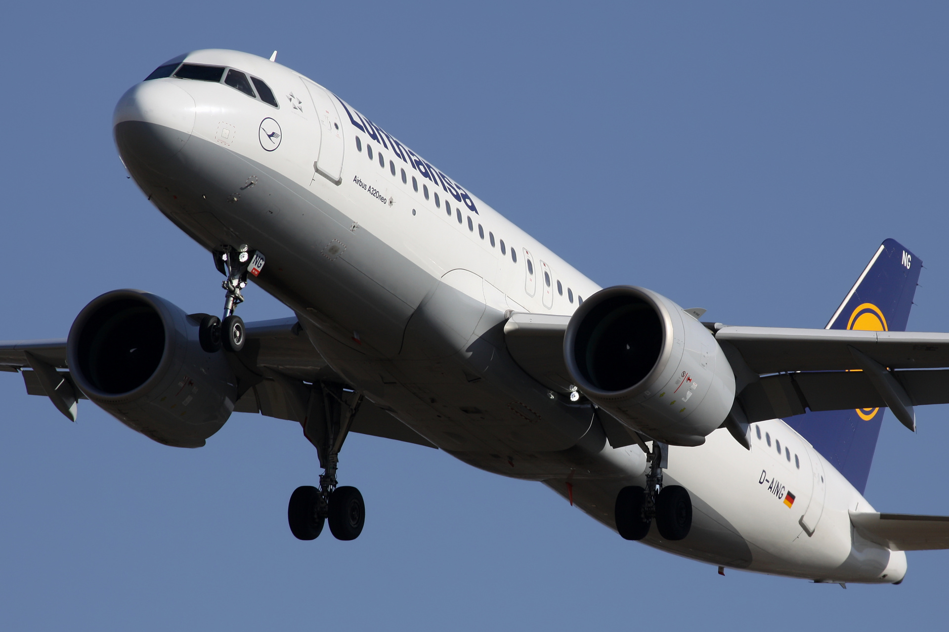 D-AING (Samoloty » Spotting na EPWA » Airbus A320neo » Lufthansa)