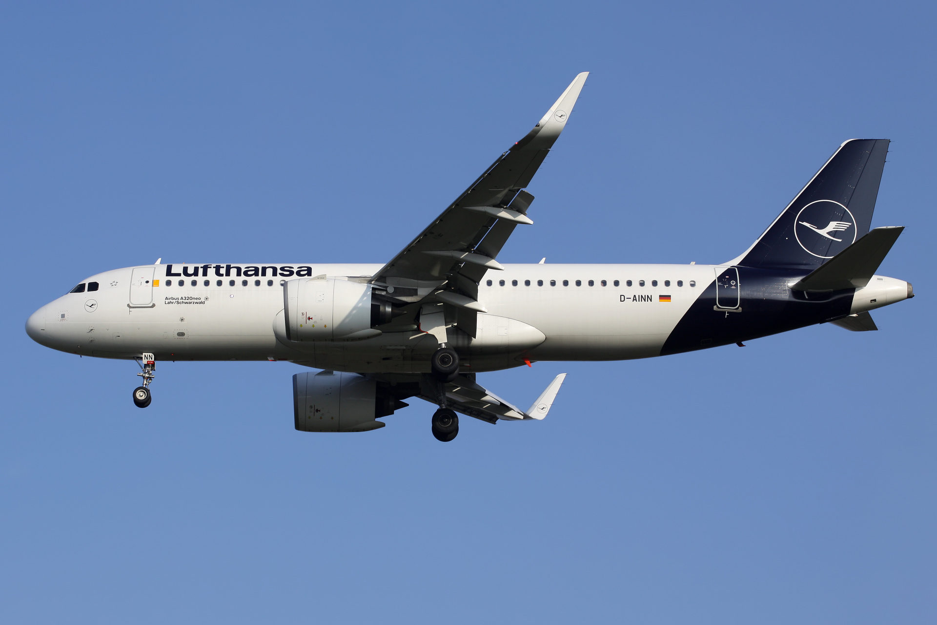 D-AINN (Samoloty » Spotting na EPWA » Airbus A320neo » Lufthansa)