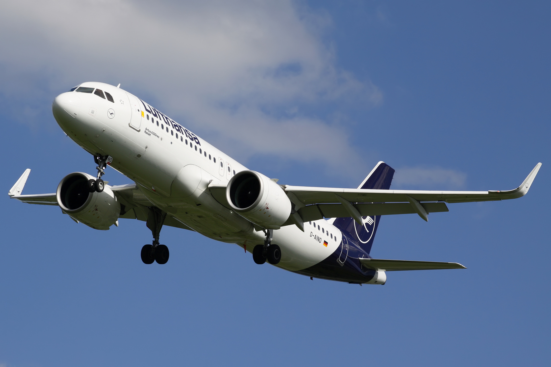 D-AINO (Samoloty » Spotting na EPWA » Airbus A320neo » Lufthansa)