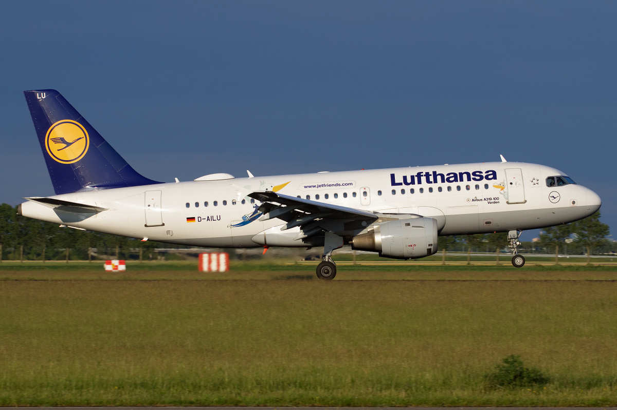 Marcin Rambo Roguski Photo Gallery Aircraft Schiphol Spotting Airbus A319 100 D Ailu Lufthansa Jetfriends Livery