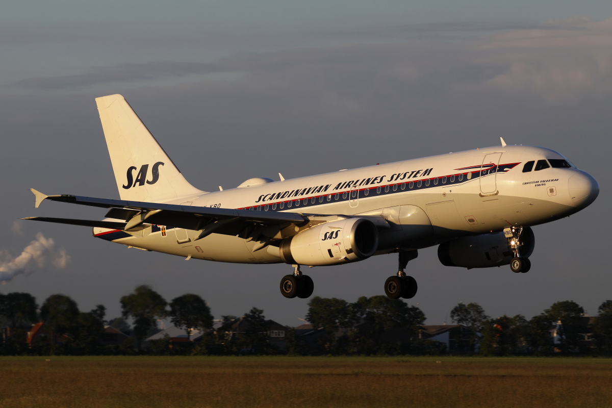 OY-KBO, SAS Scandinavian Airlines (retro livery) (Aircraft » Schiphol Spotting » Airbus A319-100)