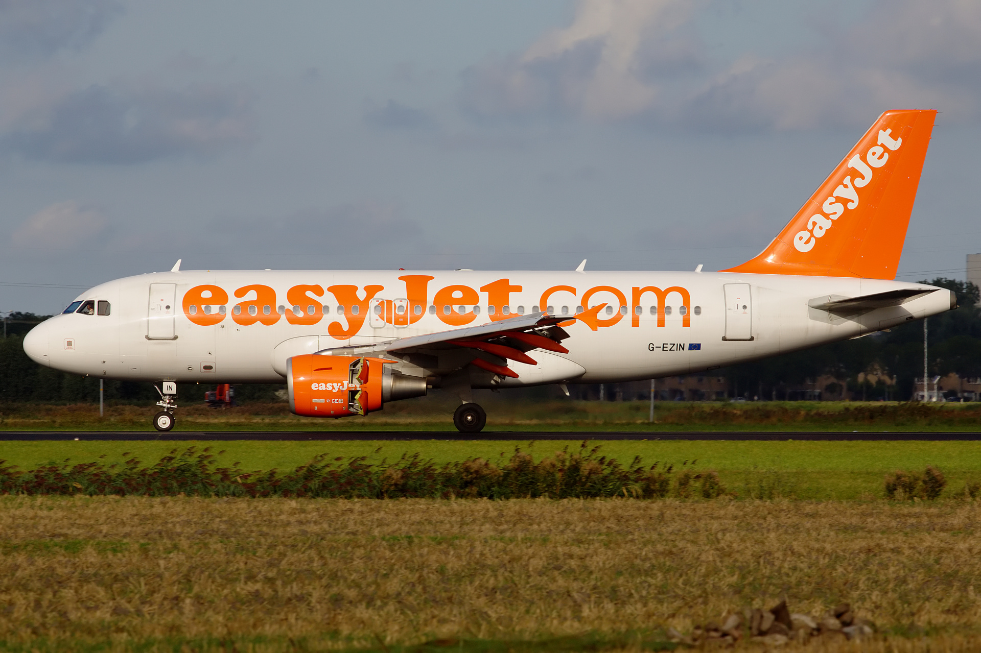 G-EZIN, EasyJet (Samoloty » Spotting na Schiphol » Airbus A319-100)