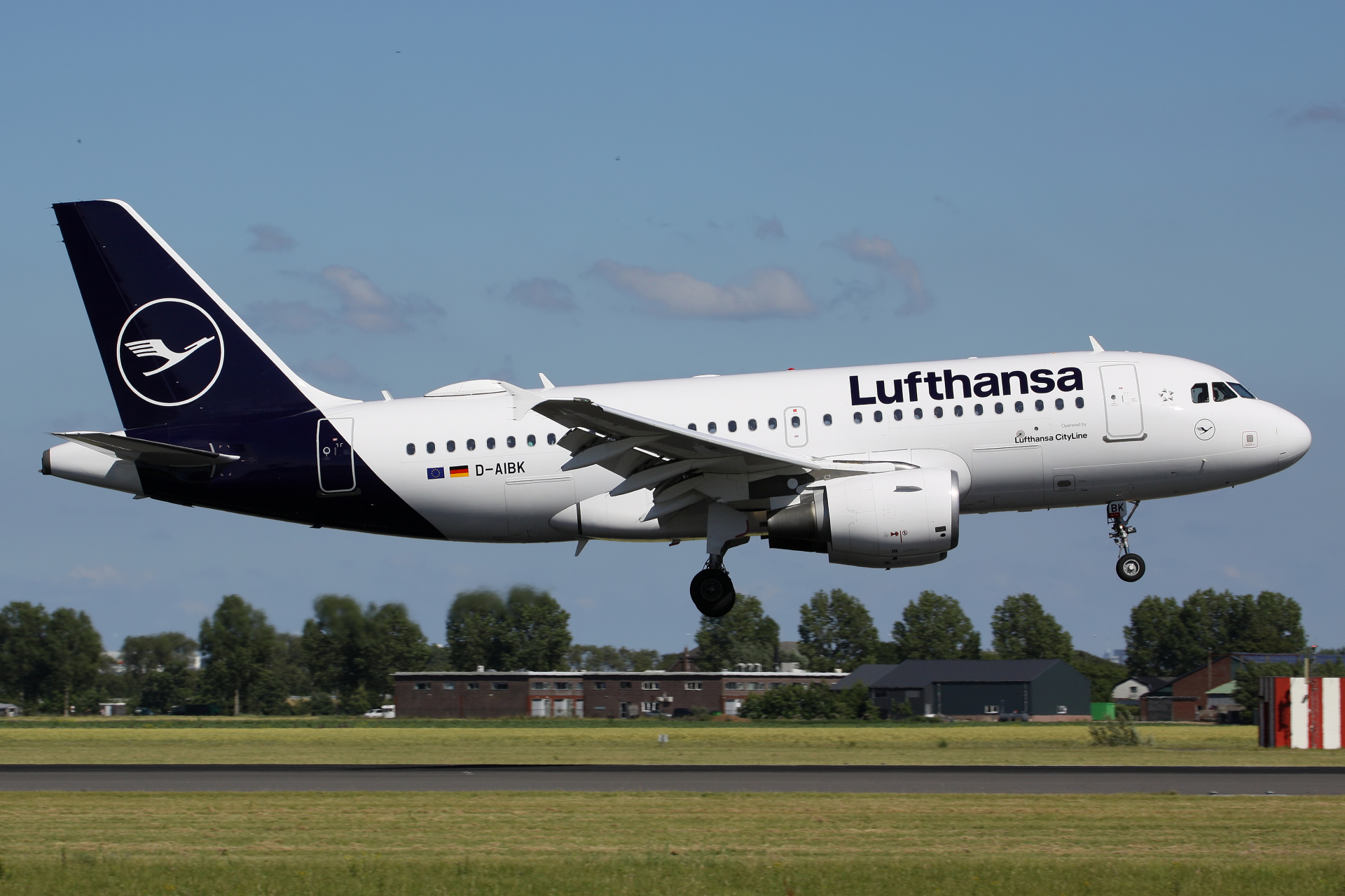 D-AIBK, Lufthansa (Samoloty » Spotting na Schiphol » Airbus A319-100)