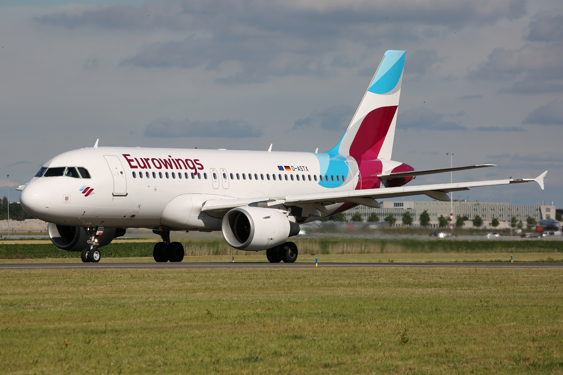 D-ASTX, Eurowings (Samoloty » Spotting na Schiphol » Airbus A319-100)