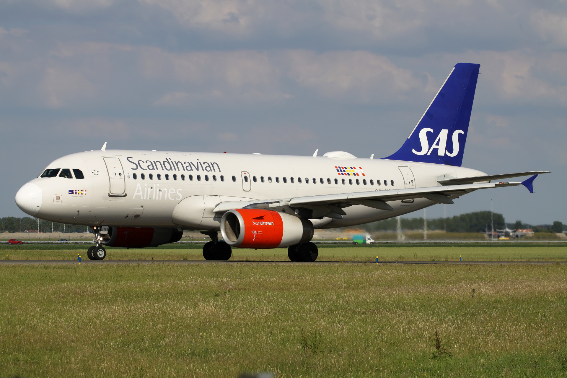 OY-KBT, SAS Scandinavian Airlines (Samoloty » Spotting na Schiphol » Airbus A319-100)