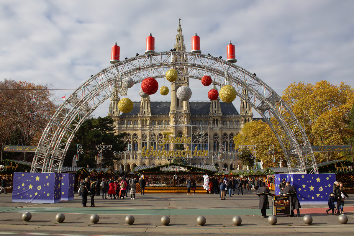 Der Wiener Christkindlmarkt - Christmas Bazaar