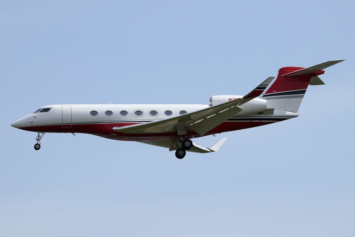 N151B, private (Aircraft » EPWA Spotting » Gulfstream G600)