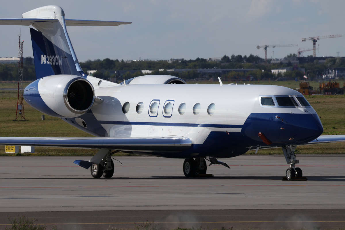 N393CW, private (Aircraft » EPWA Spotting » Gulfstream G600)