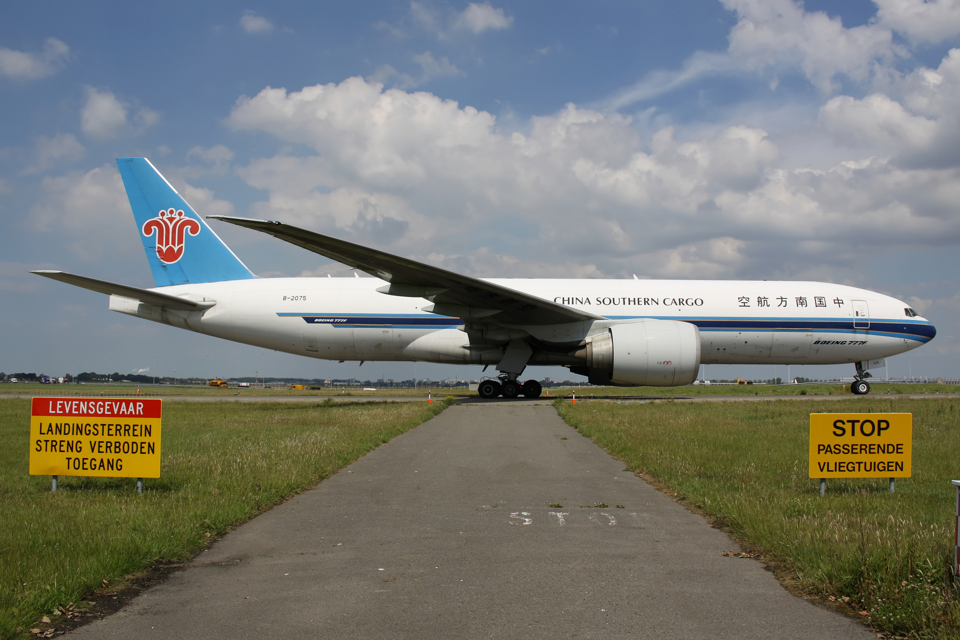 B-2075 (Samoloty » Spotting na Schiphol » Boeing 777F » China Southern Cargo)