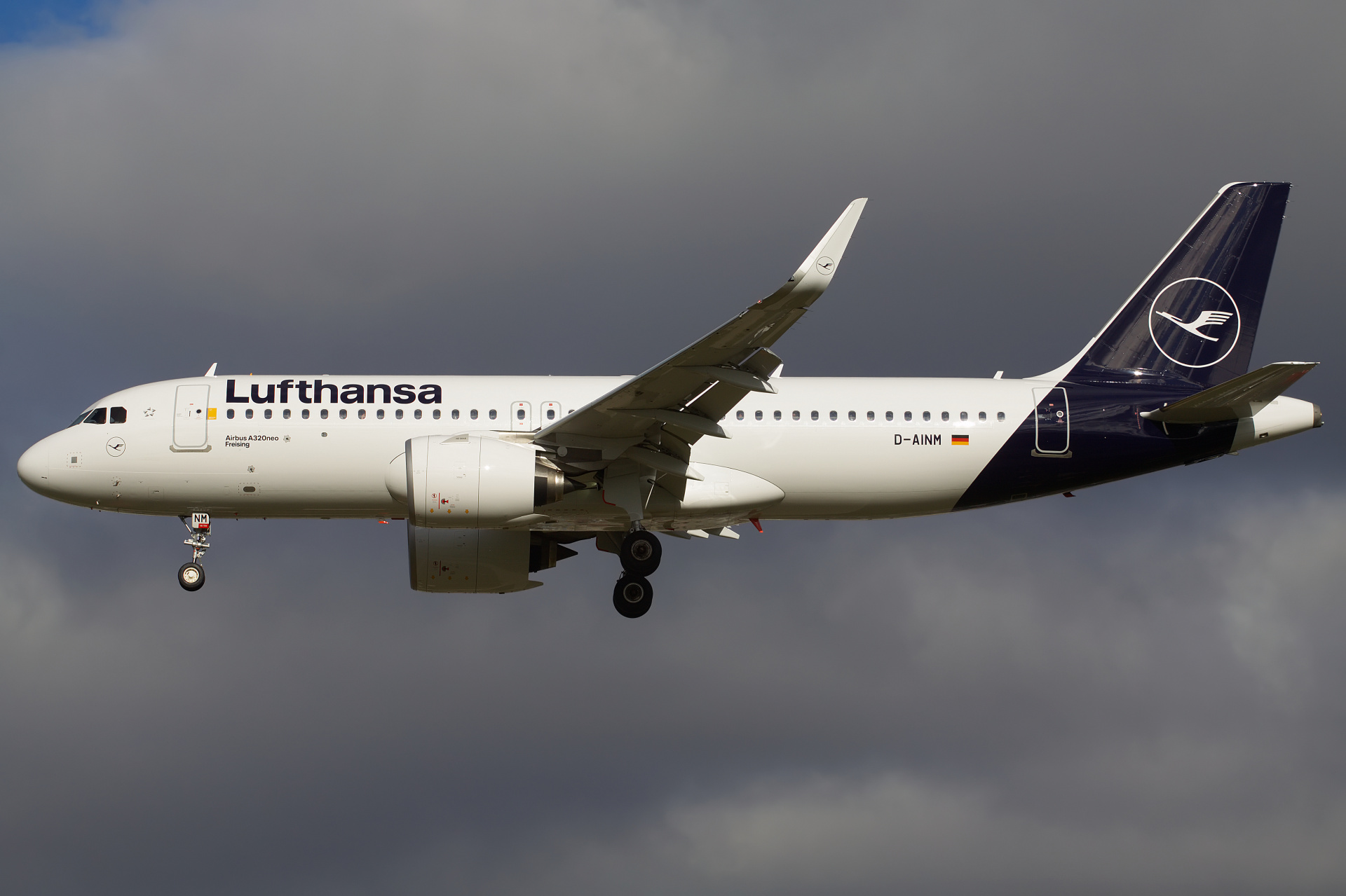 D-AINM, Lufthansa (Samoloty » Spotting na Heathrow » Airbus A320neo)