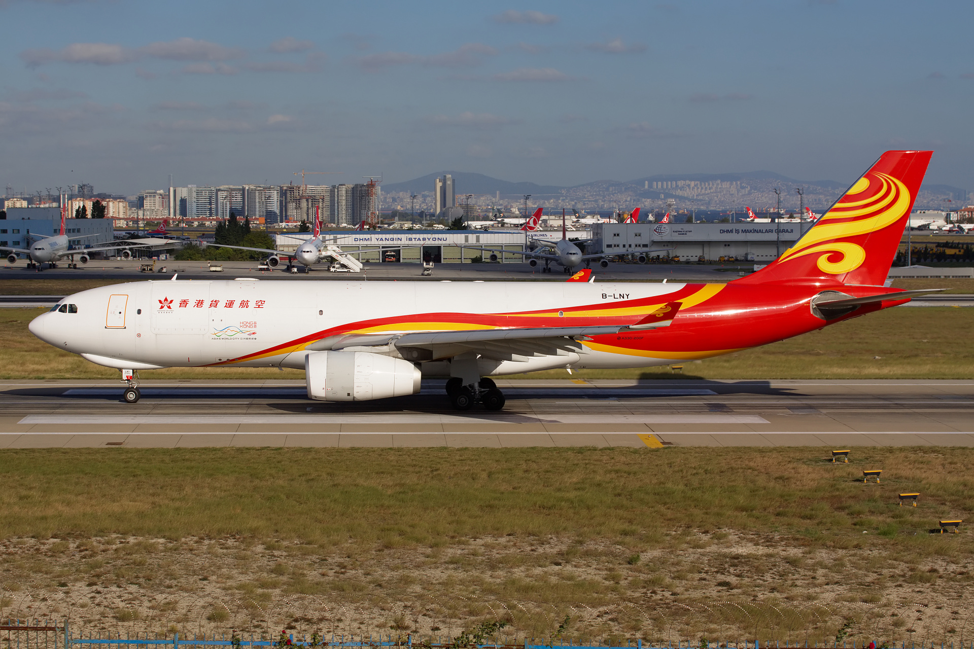B-LNY, Hong Kong Air Cargo (Samoloty » Port Lotniczy im. Atatürka w Stambule » Airbus A330-200F)