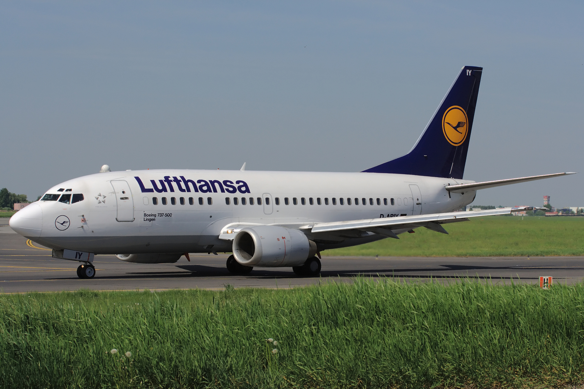 D-ABIY (Samoloty » Spotting na EPWA » Boeing 737-500 » Lufthansa)