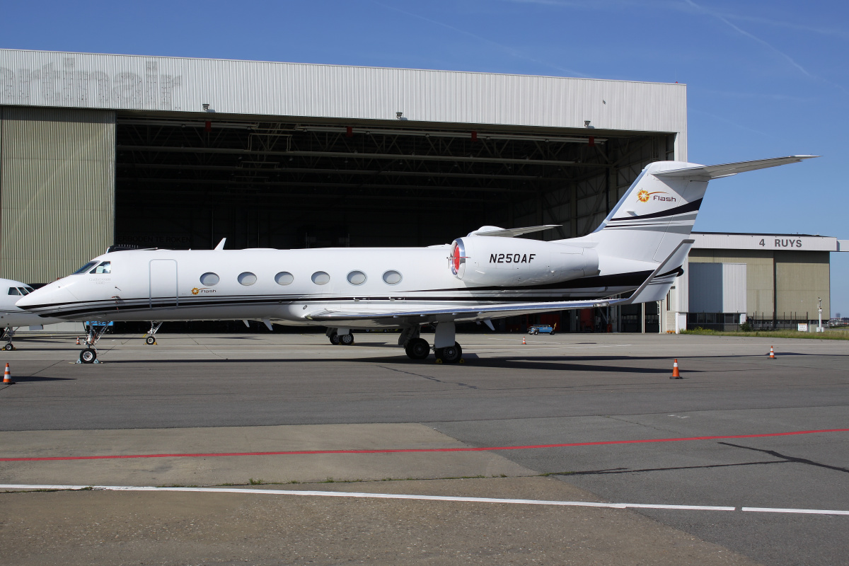 G450, N250AF, prywatny (Samoloty » Spotting na Schiphol » Gulfstream IV and revisions)