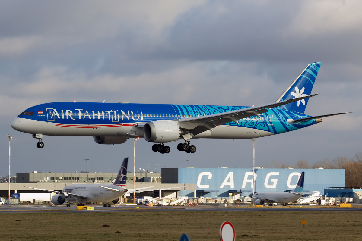 F-OMUA (Aircraft » EPWA Spotting » Boeing 787-9 Dreamliner » Air Tahiti Nui)