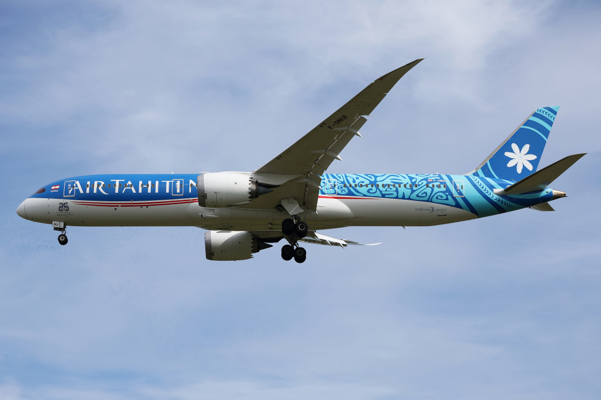 F-ONUI (25th anniversary sticker) (Aircraft » EPWA Spotting » Boeing 787-9 Dreamliner » Air Tahiti Nui)