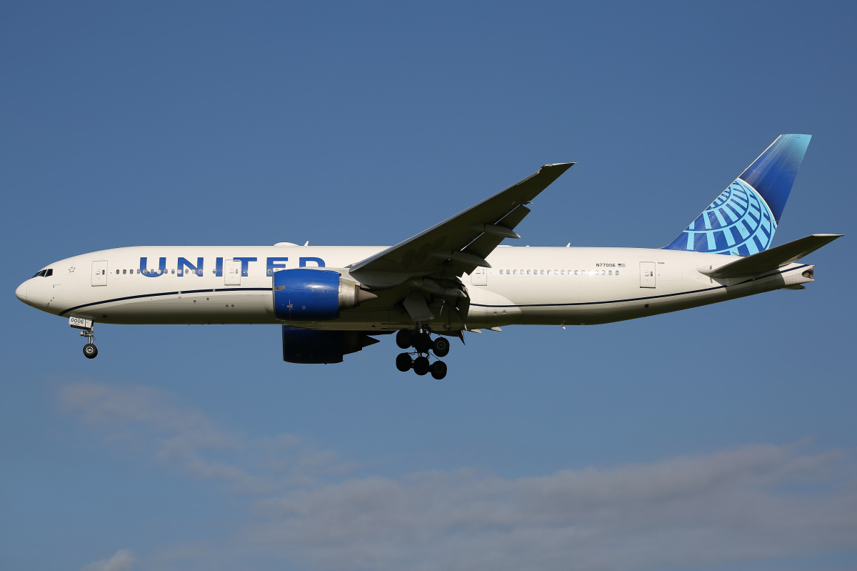 N77006 (nowe malowanie) (Samoloty » Spotting na Schiphol » Boeing 777-200/-ER » United Airlines)