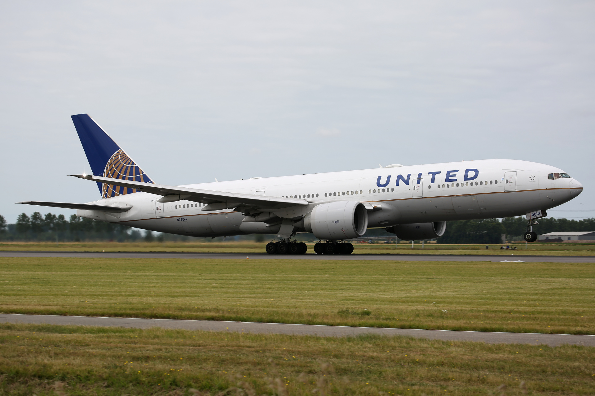 N76010 (Samoloty » Spotting na Schiphol » Boeing 777-200/-ER » United Airlines)