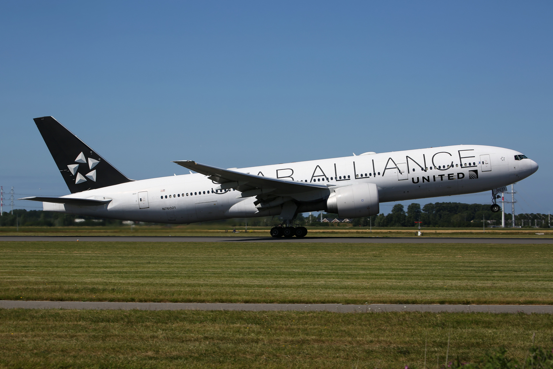 N76021 (Star Alliance livery) (Aircraft » Schiphol Spotting » Boeing 777-200/-ER » United Airlines)