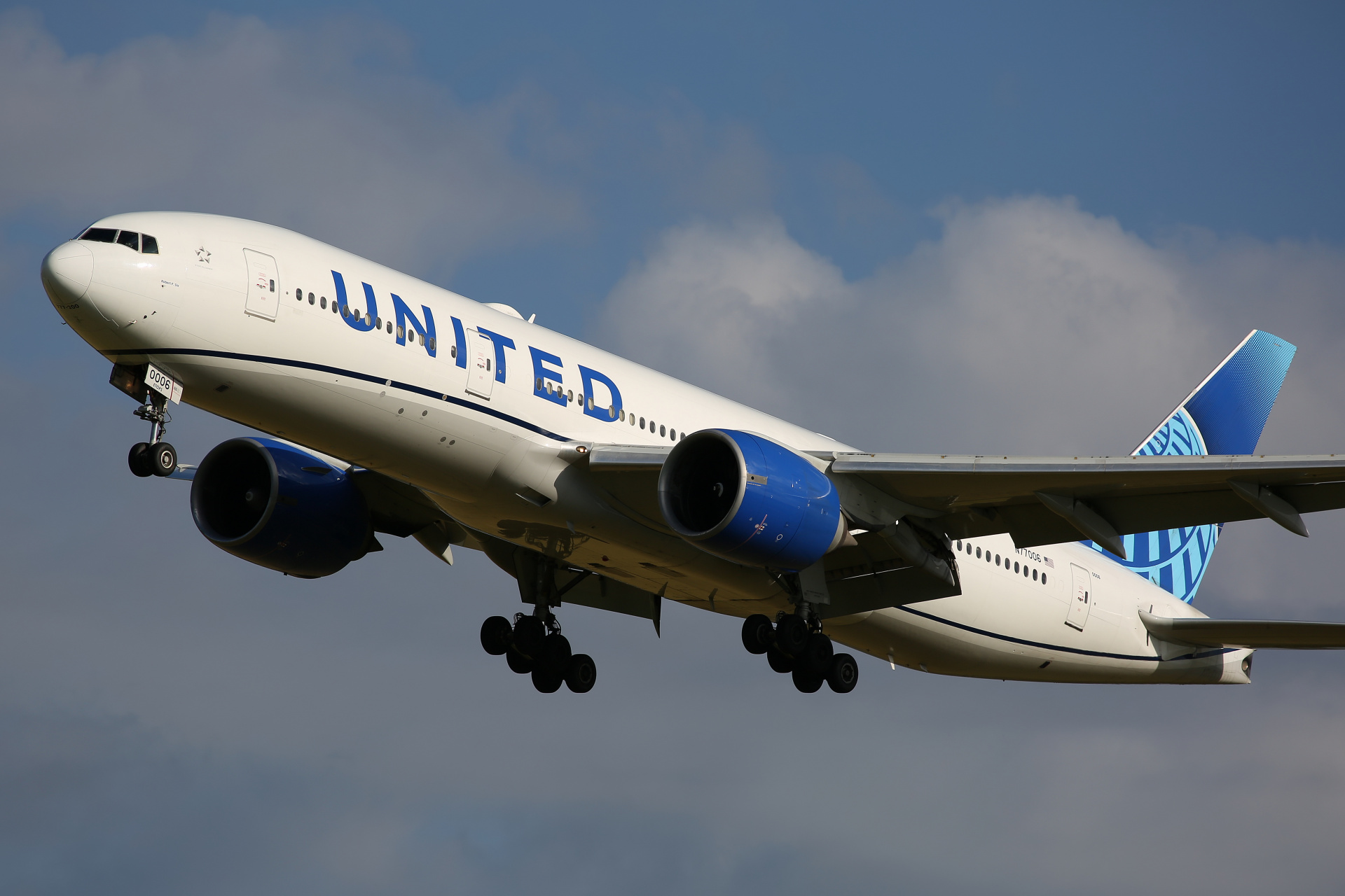 N77006 (new livery) (Aircraft » Schiphol Spotting » Boeing 777-200/-ER » United Airlines)