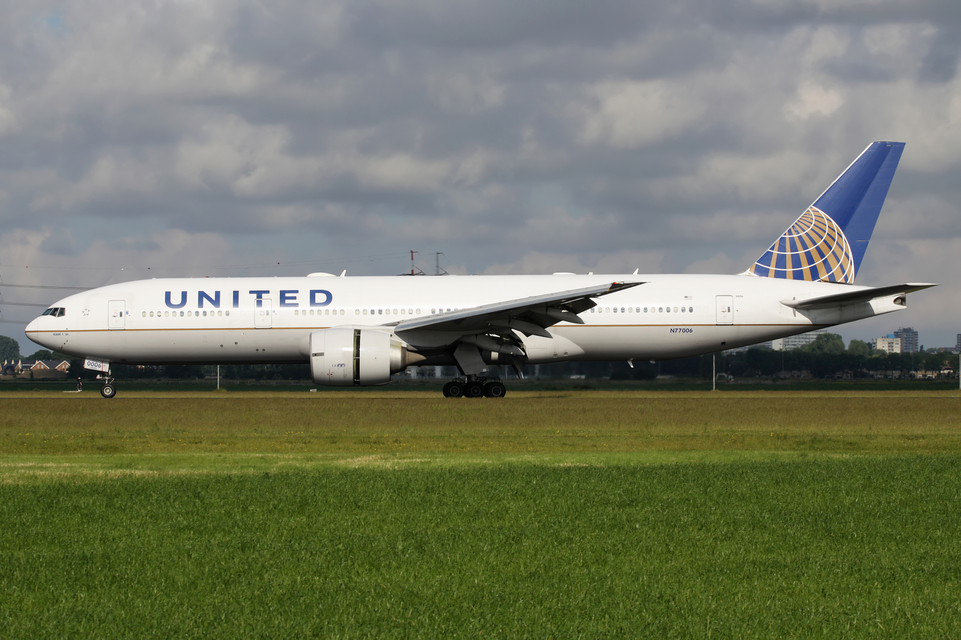 N77006 (Samoloty » Spotting na Schiphol » Boeing 777-200/-ER » United Airlines)