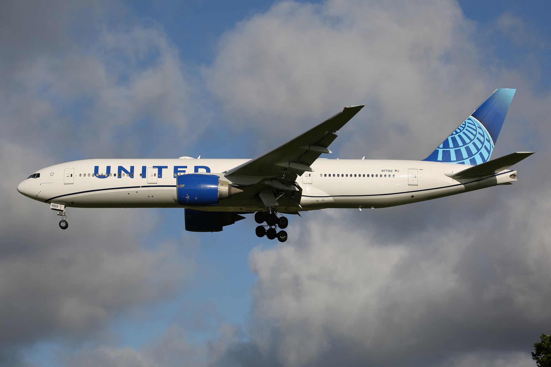 N77012 (Samoloty » Spotting na Schiphol » Boeing 777-200/-ER » United Airlines)