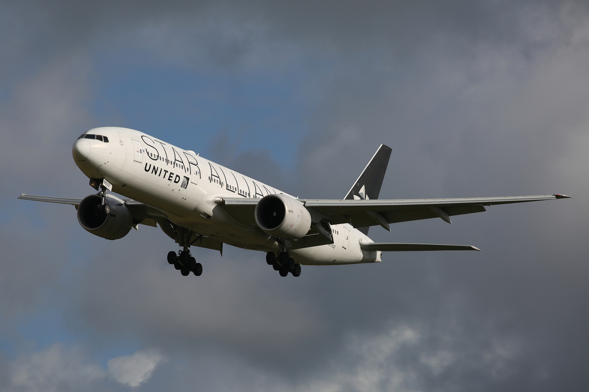 N77022 (malowanie Star Alliance) (Samoloty » Spotting na Schiphol » Boeing 777-200/-ER » United Airlines)