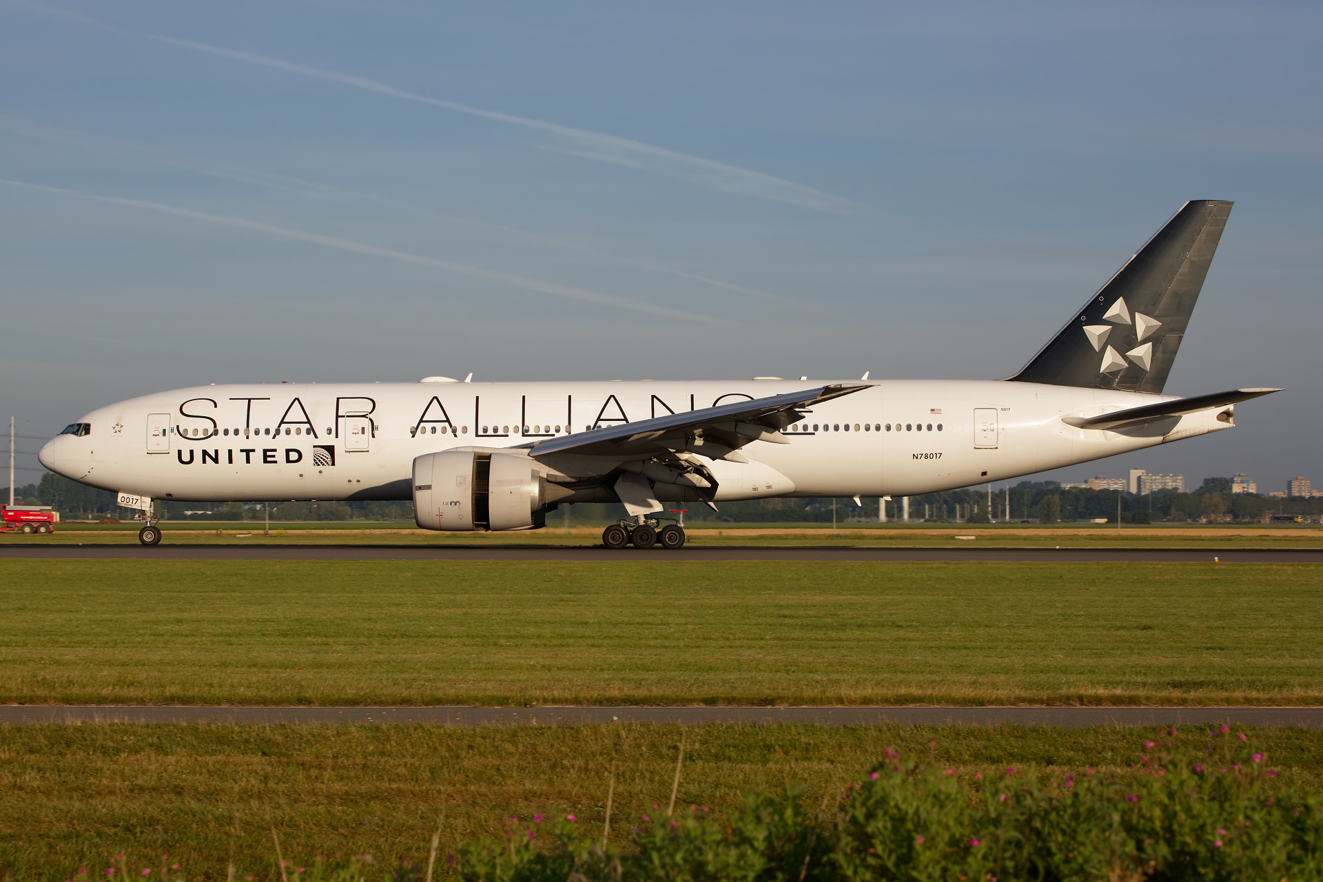 N78017 (Star Alliance livery) (Aircraft » Schiphol Spotting » Boeing 777-200/-ER » United Airlines)