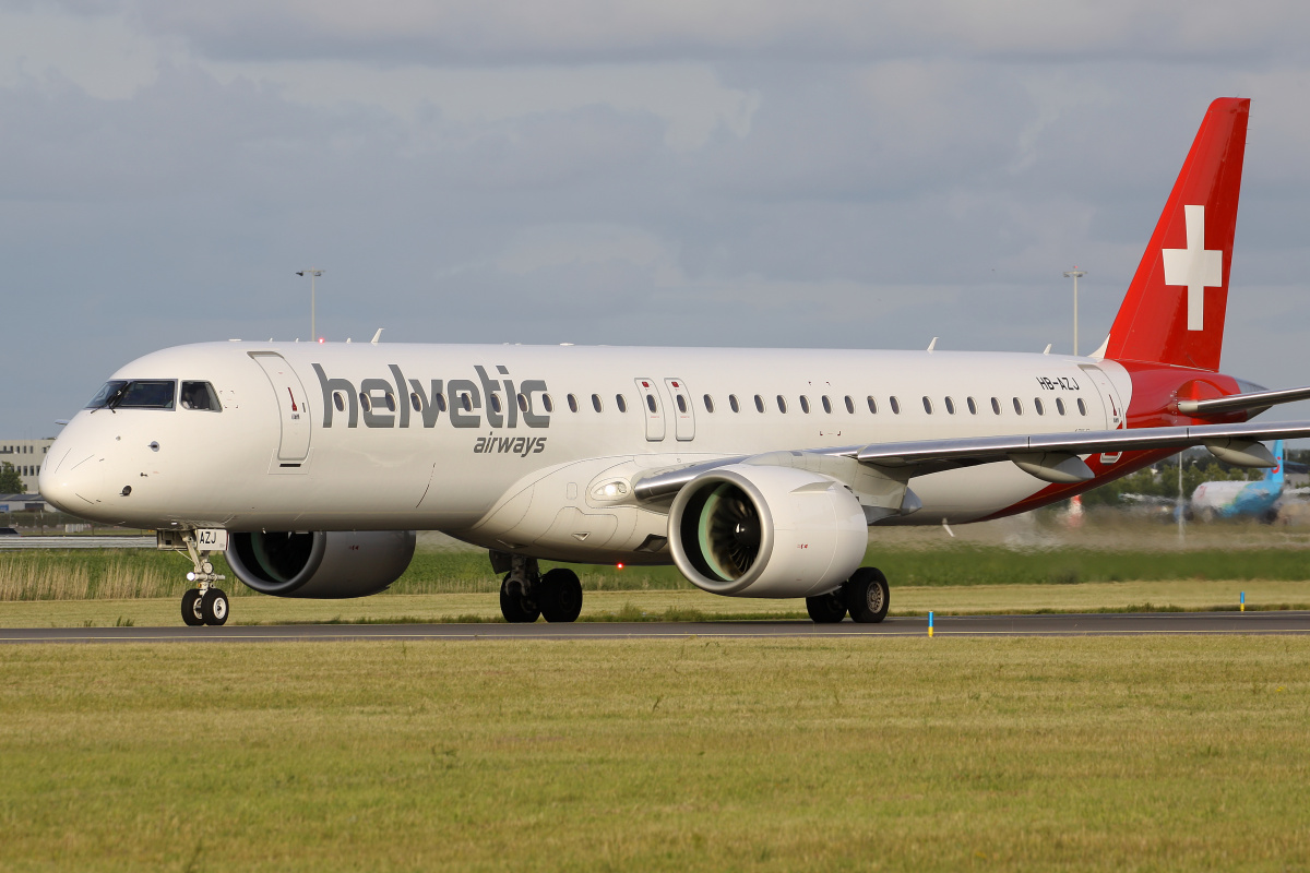 HB-AZJ, Helvetic Airways (Aircraft » Schiphol Spotting » Embraer E195-E2)