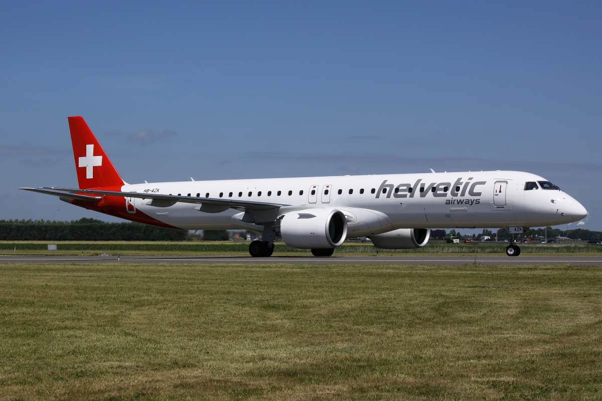 HB-AZK, Helvetic Airways (Samoloty » Spotting na Schiphol » Embraer E195-E2)