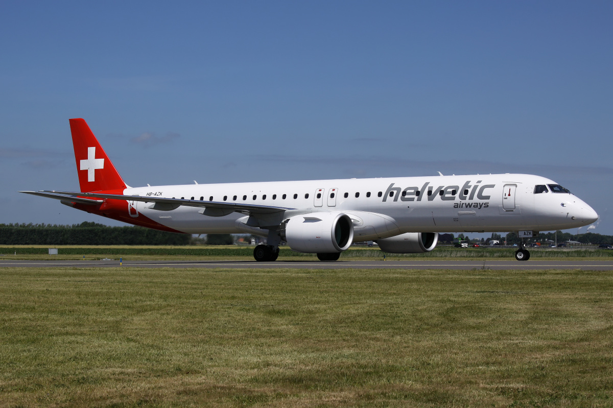 HB-AZK, Helvetic Airways