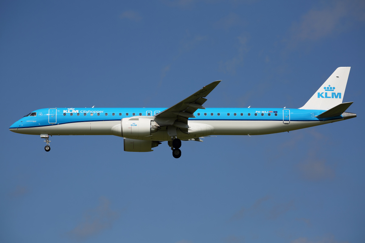 PH-NXJ, KLM Cityhopper (Samoloty » Spotting na Schiphol » Embraer E195-E2)