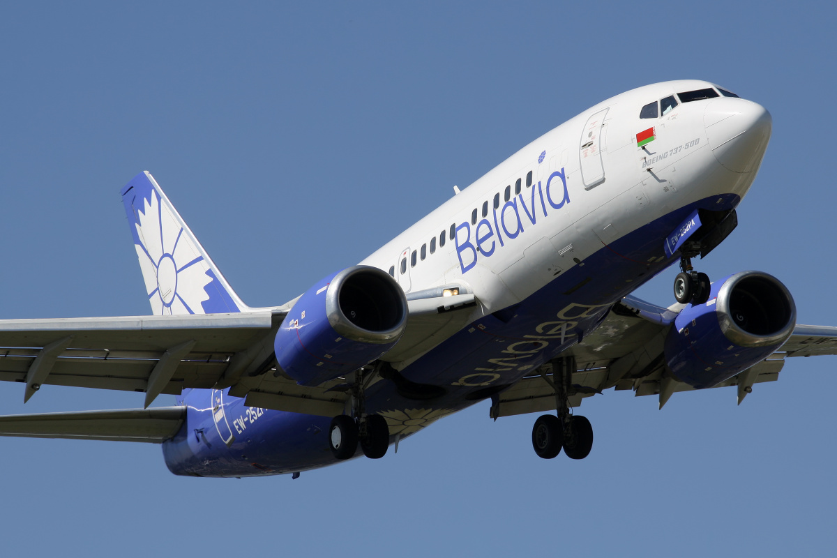 EW-252PA (nowe malowanie) (Samoloty » Spotting na EPWA » Boeing 737-500 » Belavia)